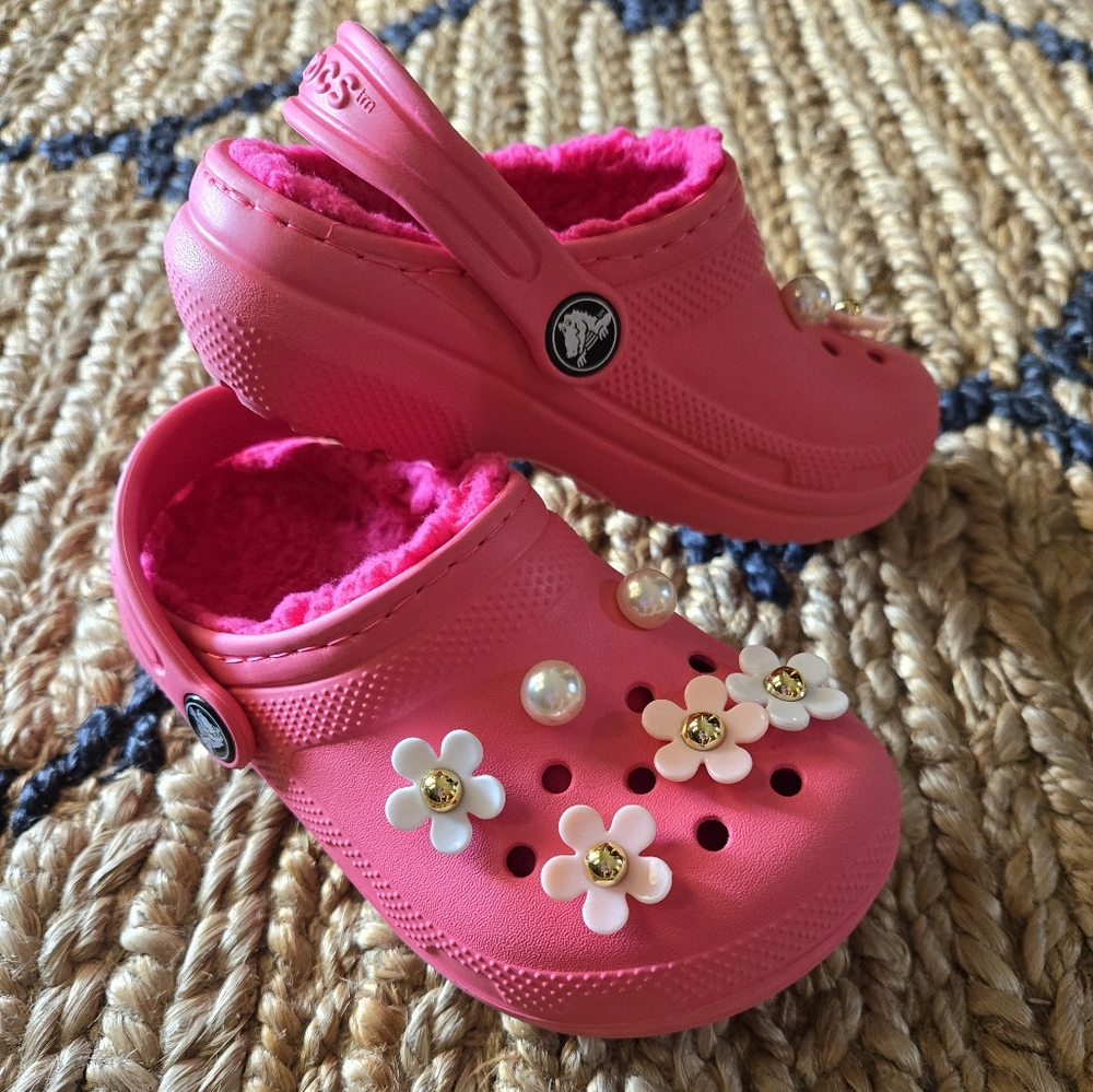 Pink toddler fur lined crocs with jibbitz size 10